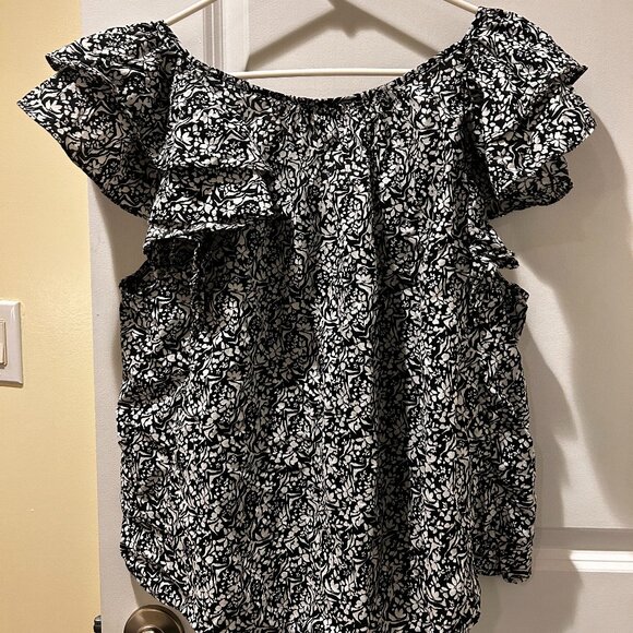 Universal Thread Short Sleeve Floral Blouse - Picture 2 of 3